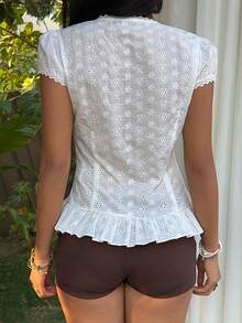 Sunnyshic 女士白色刺绣面料深V领撞色蕾丝短袖修身荷叶边下摆上衣，甜美浪漫风格，适合春夏度假 - 白色 - 查看 2
