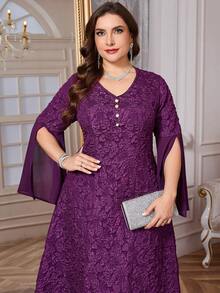 Reflora Đầm dài tay xẻ tà cổ chữ V họa tiết hoa jacquard dành cho nữ cỡ lớn, thanh lịch. - Màu tím - Xem 1