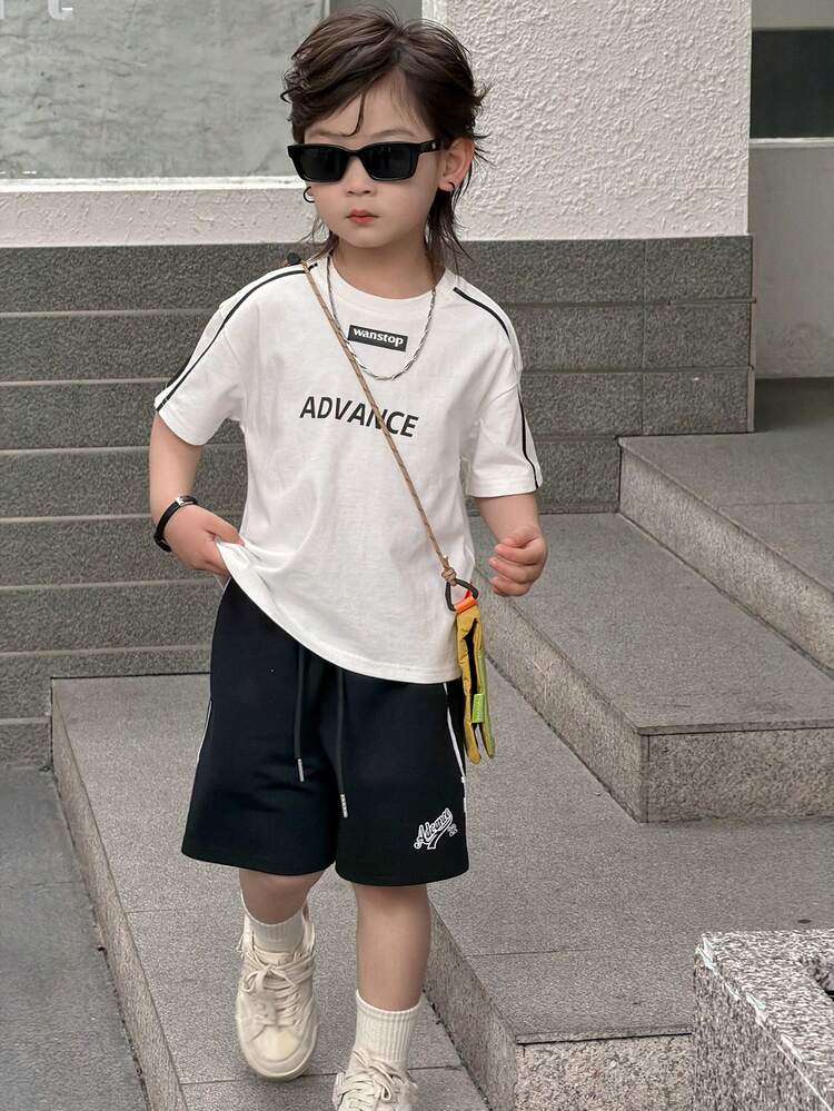 Young Boy Summer Casual Fashionable Street Daily Commute Letter Print Contrast Striped Side Short Sleeve T-Shirt And Shorts Set