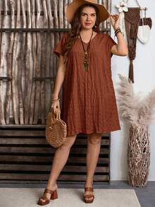 EMERY ROSE Đầm cỡ lớn, màu trơn, cổ chữ V, tay ngắn, chất liệu có họa tiết, kiểu dáng rộng rãi, thoải mái. - Rỉ Nâu - Xem 4