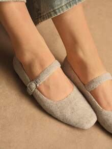 Rosivie French Retro Niche Women's Flat Shoes - Apricot - View 4