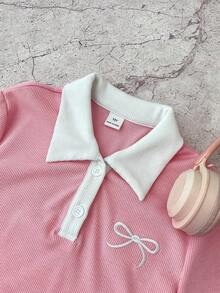 SHEIN Vestido ajustado de punto acanalado con cuello de contraste personalizado, botones y bordado de mariposa para niña preadolescente en color rosa y blanco, vestidos de verano - Rosa - Ver 3