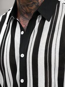 Manfinity CasualCool 休闲时尚百搭夏季男士短袖纽扣衬衫，黑白条纹衬衫，纹理衬衫，短袖纽扣衬衫，男士秋季户外服装，2025年男士秋季服装，新款秋季衬衫是一款百搭的秋季外出衬衫，适合各种场合，例如通勤、休闲约会、周末旅行、户外活动、旅行探险、轻松的工作环境或半正式场合，男友/丈夫礼物，周年纪念/生日礼物，派对、夏季假期、新年、婚礼、情人节，黑白条纹针织网眼面料，男士衬衫 - 黑與白 - 查看 5