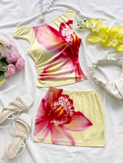 Soleia Women's Floral Print Ruched 2 Pieces Set, Fashionable For Summer