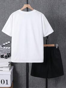 SHEIN 2件套青少年男童休闲简约笑脸图案圆领短袖衬衫和裤子套装，适合春夏季节、日常穿着、运动、郊游、上学、聚会、节日、拍照等场合。 - 黑與白 - 查看 2