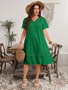 EMERY ROSE Plus Size Solid V-Neck Lace Patchwork Casual Short Sleeve Dress - Green - View 4