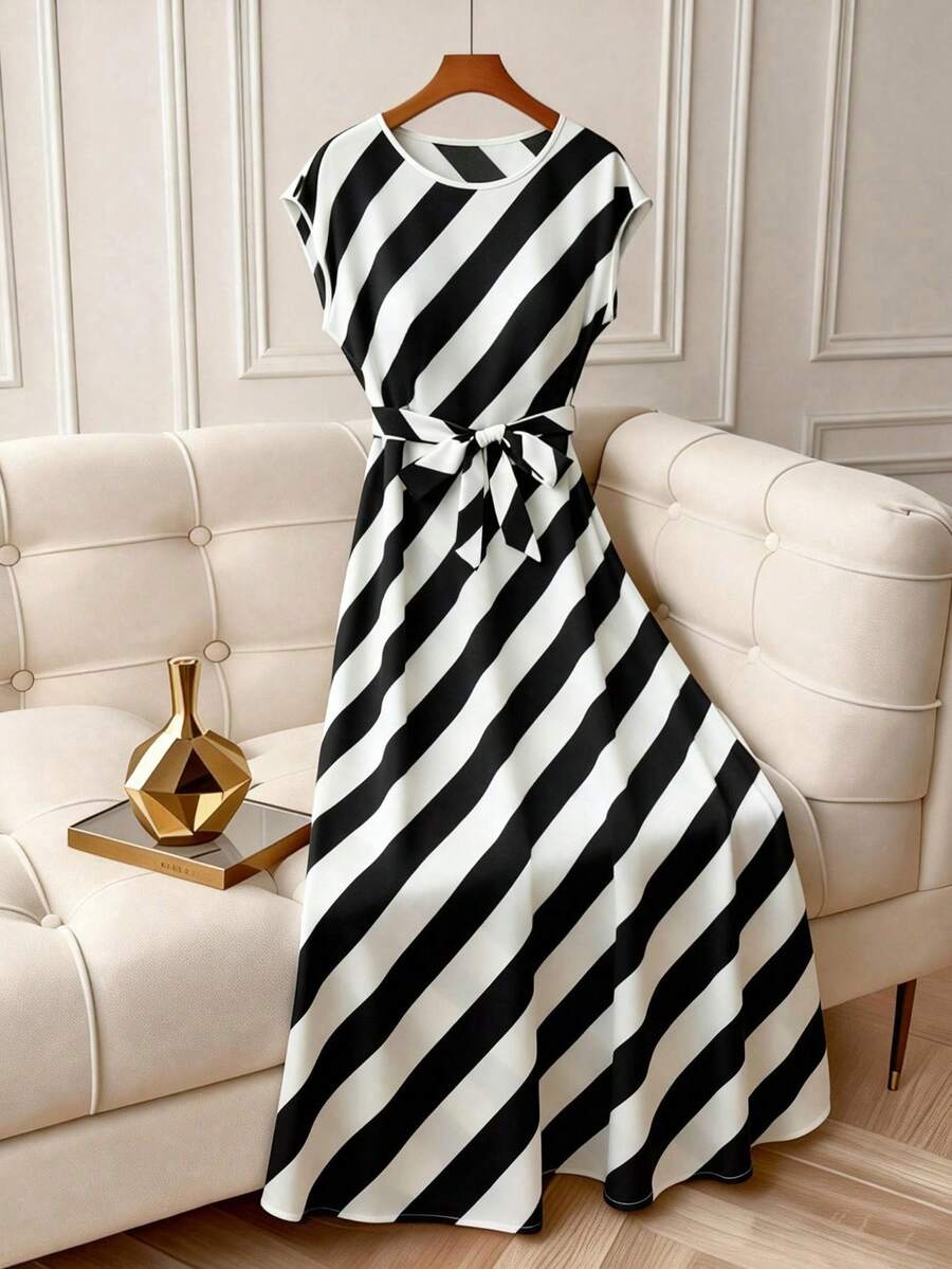 SHEIN Franclia 女士休闲时尚圆领插肩袖连衣裙，前系蝴蝶结条纹复古连衣裙 - 黑與白 - 查看 1