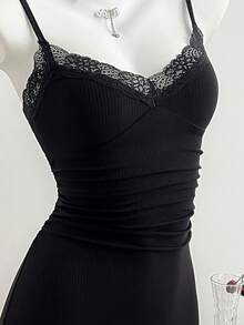 Elamini 女士黑色简约休闲V领蕾丝边修身A字连衣裙 - 黑色 - 查看 6