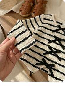 女婴休闲简约街头风针织条纹圆领修身背心，适合春夏穿着，适合外出等各种场合。 - 黑與白 - 查看 4