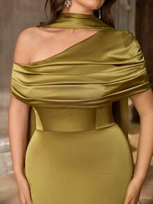 Aureia Đầm cỡ lớn thanh lịch, lãng mạn, gợi cảm, màu xanh quân đội, chất liệu satin co giãn, cổ bất đối xứng, kiểu yếm, đuôi cá có tà dài, thích hợp cho các buổi tiệc sinh nhật, đám cưới, phù dâu, lễ hội, tiệc tùng, sinh nhật. - màu xanh lá - Xem 3