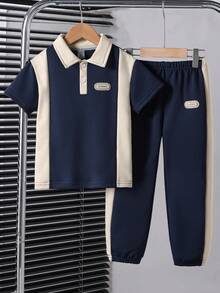 SHEIN Genkimix Kids 男童休闲Polo衫套装（两件套），上衣采用撞色拼接设计，饰有织唛，裤子采用撞色锥形裤腿设计，面料舒适，适合夏秋穿着。 - 藏藍色 - 查看 3