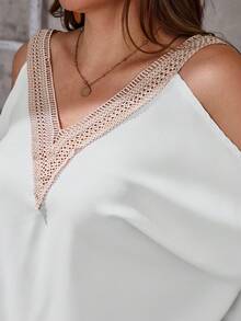 EMERY ROSE 大码女装早春休闲度假蕾丝拼接V领半袖露肩白色衬衫和裤子两件套，带口袋 - 白色 - 查看 7