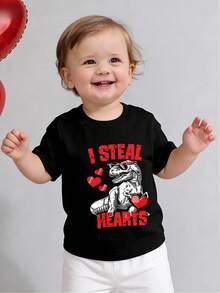 SHEIN Playful Pals 幼童男孩情人節恐龍短版套裝 嬰兒與男嬰黑色紅色字母印花圓領T恤 夏季休閒職業日服裝套裝 - 黑色 - 查看 3