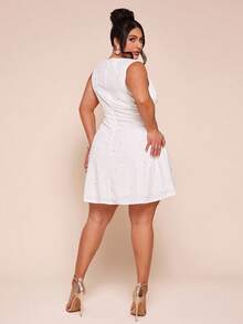 SHEIN BAE 大码女式无袖V领腰部褶皱串珠后背拉链连衣裙，春夏款 - 白色 - 查看 2