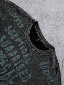 Manfinity EMRG 男士T恤，采用磨砂雪花水洗工艺，做旧质感，并带有精致的英文印花效果；送给男友的绝佳礼物。适合春夏、夏季、度假、复古、外出、派对、节日等场合，也可作为街头服饰或运动服饰穿着。 - 黑色 - 查看 5