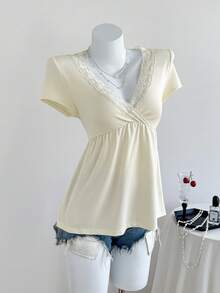 Elamini Áo thun nữ màu mơ cổ chữ V viền ren ôm dáng thoải mái đa năng, thích hợp cho mùa xuân/hè. - Màu be - Xem 1