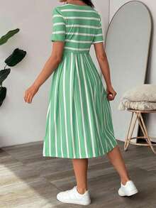 SHEIN 夏季孕妇休闲条纹圆领短袖连衣裙 - 薄荷綠 - 查看 2