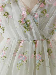 SHEIN 少女V领刺绣网纱休闲连衣裙 - 綠色 - 查看 5