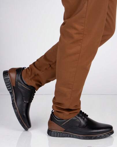 Fratello Shoe Store Fratello Zapato Casual Color Negro para Hombre 5715, Detalles en Café, Costuras Contrastantes, Material Sintético, Suela Con Textura Antideslizante, Cierre con Agujetas, Tallas 5 al 9