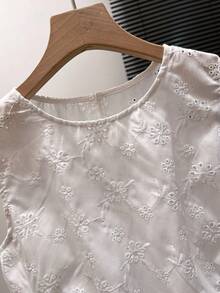 Franclia 休闲优雅百搭时尚褶皱下摆圆领无袖上衣，适合日常穿着、浪漫约会，清新镂空刺绣面料 - 白色 - 查看 4