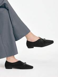 Mnmlis Sepatu Flat Wanita Serbaguna untuk Komuter dengan Gesper, Cocok untuk Hari Valentine - Hitam dan Putih - View 9