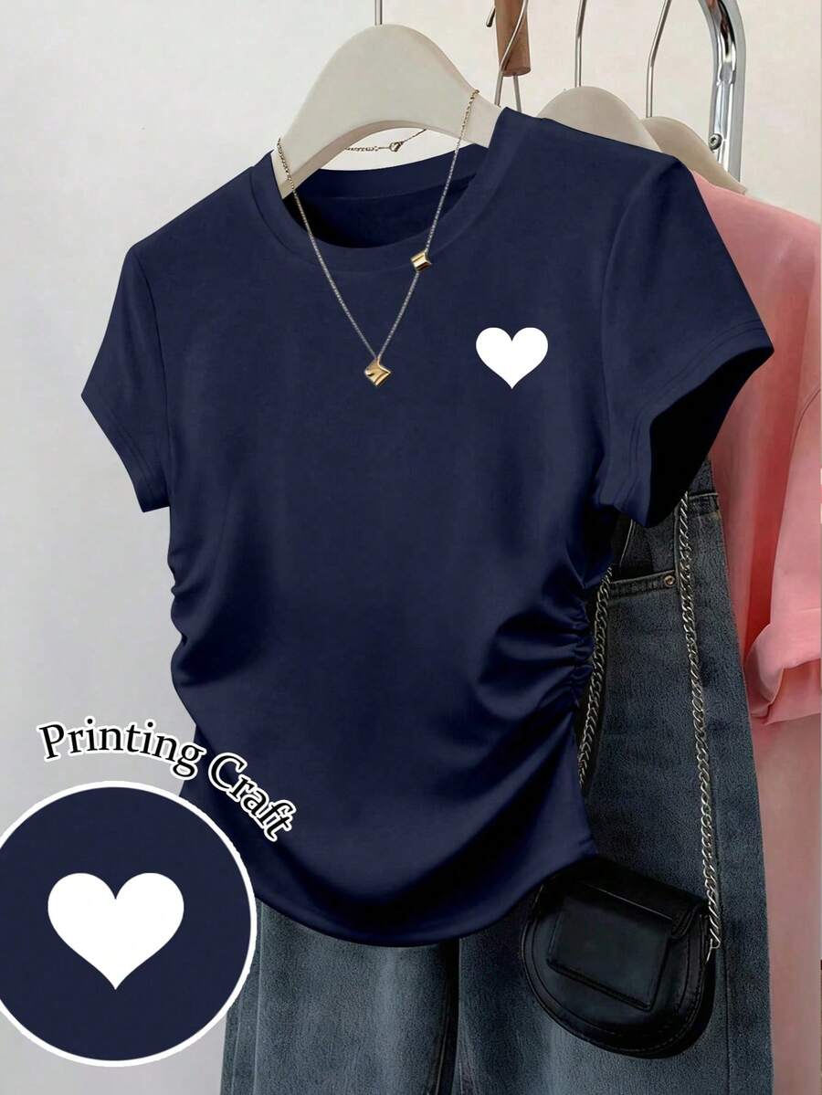 女士及少女蓝色藏蓝色修身短袖T恤，饰有白色爱心印花，百搭单品，适合外出、情人节、春夏秋季穿着。 - 彩色 - 查看 1