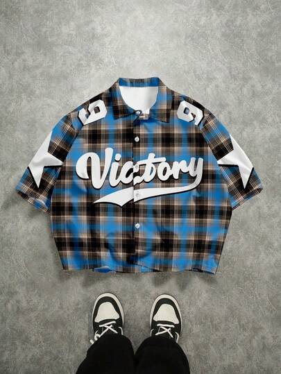 Manfinity EMRG 男士蓝棕色卡其色格子苏格兰格纹胜利字母星形96号印花短袖衬衫 | 夏季街头风Y2K复古棒球帽字母纽扣领衬衫 | 都市休闲大胆苏格兰图案假日露营衬衫 | 柔软透气经典运动日常户外外套，男士字母格子单排扣休闲宽松短袖衬衫，男士短款纽扣街头风纽扣格子短袖衬衫，男士街头风衬衫