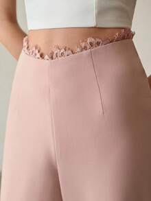 MOTF PREMIUM 优雅撞色蕾丝修身喇叭裤，春夏款 - 粉色 - 查看 1