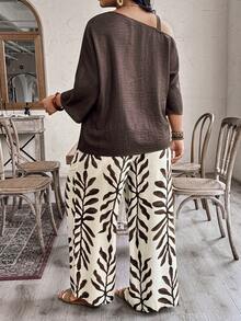 EMERY ROSE Plus Size Women Vacation Solid Color Asymmetric Collar Batwing Sleeve Shirt And Floral Print Pants Casual Suit - Brown - View 2