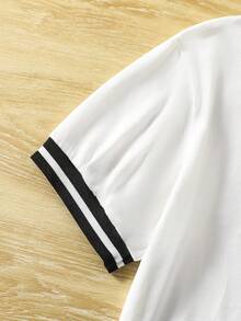 SHEIN Vacaura 男童及青少年夏季新款休闲运动Polo衫，白色底黑色条纹装饰，翻领，宽松版型，刺绣马匹标志，适合日常穿着及通勤，时尚舒适。 - 白色 - 查看 5