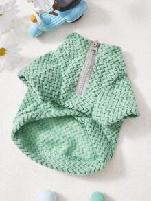 PETSIN 这款轻盈的涤纶面料宠物外套防风、保暖、透气且舒适，半拉链设计方便穿脱，合身时尚，简约帅气，适合狗狗、猫咪、斯芬克斯猫等各种猫咪，秋冬季室内外日常休闲散步玩耍皆宜，时尚保暖，是宠物衣橱的必备单品。 - 彩色 - 查看 7