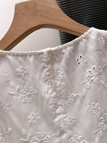 Franclia 休闲优雅百搭时尚褶皱下摆圆领无袖上衣，适合日常穿着、浪漫约会，清新镂空刺绣面料 - 白色 - 查看 6