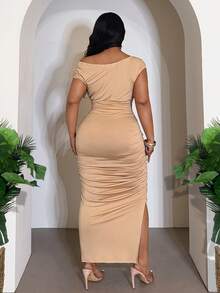 Veslaya 2026春夏大码女装新款,适合音乐节、复活节、西部风情、游牧风、生日派对、毕业典礼、大学校园、学生休闲、度假、邮轮、海滩、日光浴、潮流服饰、街头风、婚礼宾客、通勤、早午餐、机场、派对、活动、优雅宴会等场合。这款卡其色高腰修身沙滩长裙,采用褶皱腰身和不对称肩部设计,适合身材高挑的女性穿着。此外,还有裸色露肩连衣裙、大码女装、褶皱修身长裙等款式可供选择。 - 卡其色 - 查看 6