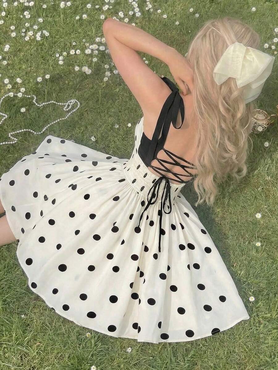 SHEIN MOD 女士波点浪漫露背系带蝴蝶结连衣裙，适合约会、派对、度假、下午茶、生日等场合 - 黑與白 - 查看 1