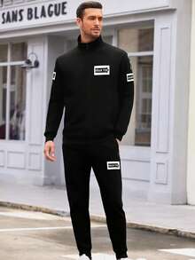 Conjunto de camiseta de manga larga con cuello alto y pantalones de chándal de colores lisos para hombre, ideal para otoño/invierno. Con letras estampadas en los puños y el dobladillo acanalados. Tejido suave y cómodo. Mangas largas con cremallera y cintura con cordón. Corte entallado pero holgado, ideal para actividades al aire libre. Conjunto de dos piezas. - Negro - Ver 3