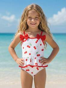 SHEIN Emery Rose Kids 女童樱桃印花针织泳衣，蝴蝶结肩带，喇叭裤腿，连体泳衣，时尚休闲优雅风格，适合游泳、度假、夏季穿着。女童樱桃泳衣，女童樱桃泳装，樱桃泳衣，女童连体泳衣，女童樱桃连体泳衣 - 紅白色 - 查看 4