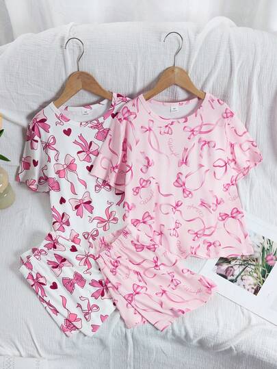 女童粉白蝴蝶结装饰短袖圆领短裤睡衣套装，采用柔软舒适的面料制成，是送给女孩的理想节日居家礼物。