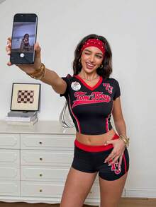 TOM & JERRY X SHEIN Bộ 2 món áo thun croptop cổ chữ V in chữ và quần short nữ mùa hè kiểu dáng thường ngày. - màu đen - Xem 5