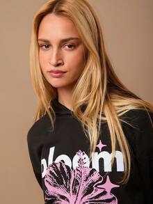 Áo nỉ nữ dáng rộng, in họa tiết, màu đen. - màu đen - Xem 5