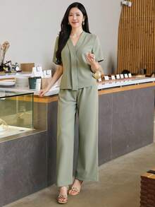 DAZY Bộ đồ nữ thanh lịch màu trơn gồm áo ngắn tay cổ chữ V và quần ống rộng, thích hợp mặc mùa hè hoặc dự tiệc cưới. - màu xanh lá - Xem 1