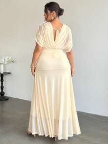 Firerie 大码舒适休闲优雅度假风褶皱V领弹力腰摆长连衣裙，春夏款 - 杏色 - 查看 2