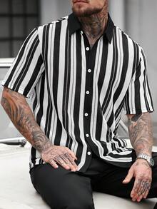 Manfinity CasualCool 休闲时尚百搭夏季男士短袖纽扣衬衫，黑白条纹衬衫，纹理衬衫，短袖纽扣衬衫，男士秋季户外服装，2025年男士秋季服装，新款秋季衬衫是一款百搭的秋季外出衬衫，适合各种场合，例如通勤、休闲约会、周末旅行、户外活动、旅行探险、轻松的工作环境或半正式场合，男友/丈夫礼物，周年纪念/生日礼物，派对、夏季假期、新年、婚礼、情人节，黑白条纹针织网眼面料，男士衬衫 - 黑與白 - 查看 7