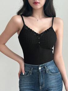DAZY 女士蕾丝拼接纽扣细节褶皱吊带背心上衣外出上衣学院风上衣 - 黑色 - 查看 6