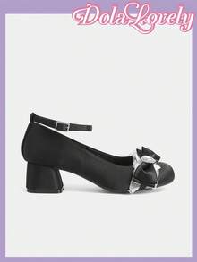 Dola Lovely 梦幻甜美洛丽塔风黑色缎面女士高跟鞋，方头粗跟，饰有水钻搭扣蝴蝶结踝带玛丽珍鞋，洛丽塔甜美女孩专属，适合下午茶派对、洛丽塔套装、生日派对等场合。 - 黑色 - 查看 4