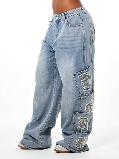 SUMWON WOMEN Jeans anchos de mujer de mezclilla con parches de aplicación de letras góticas, pierna ancha, ropa de calle Y2K, lavado vintage para otoño e invierno