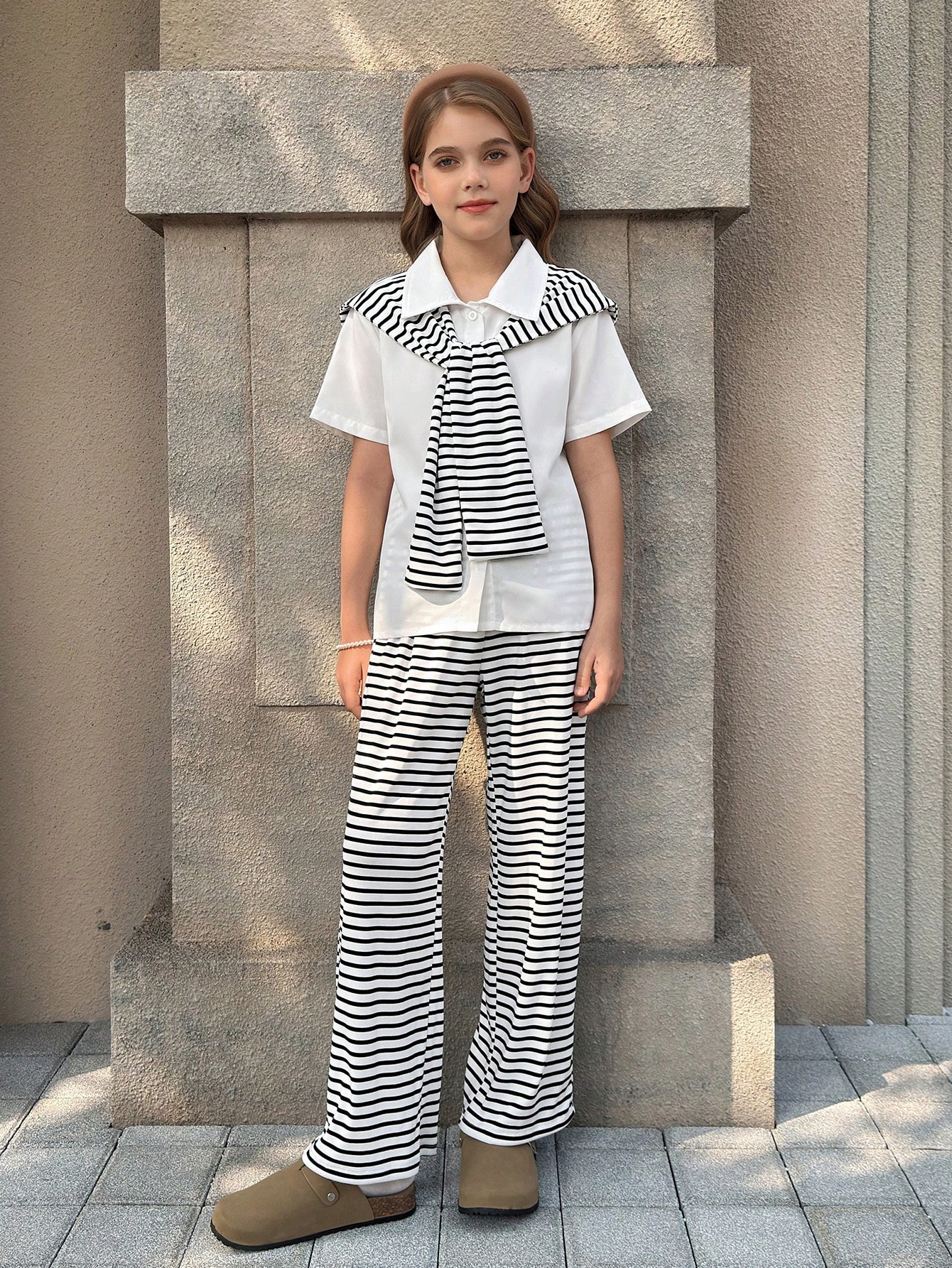 SHEIN مجموعة قميص كاجوال أبيض مخطط بأكمام قصيرة لل...