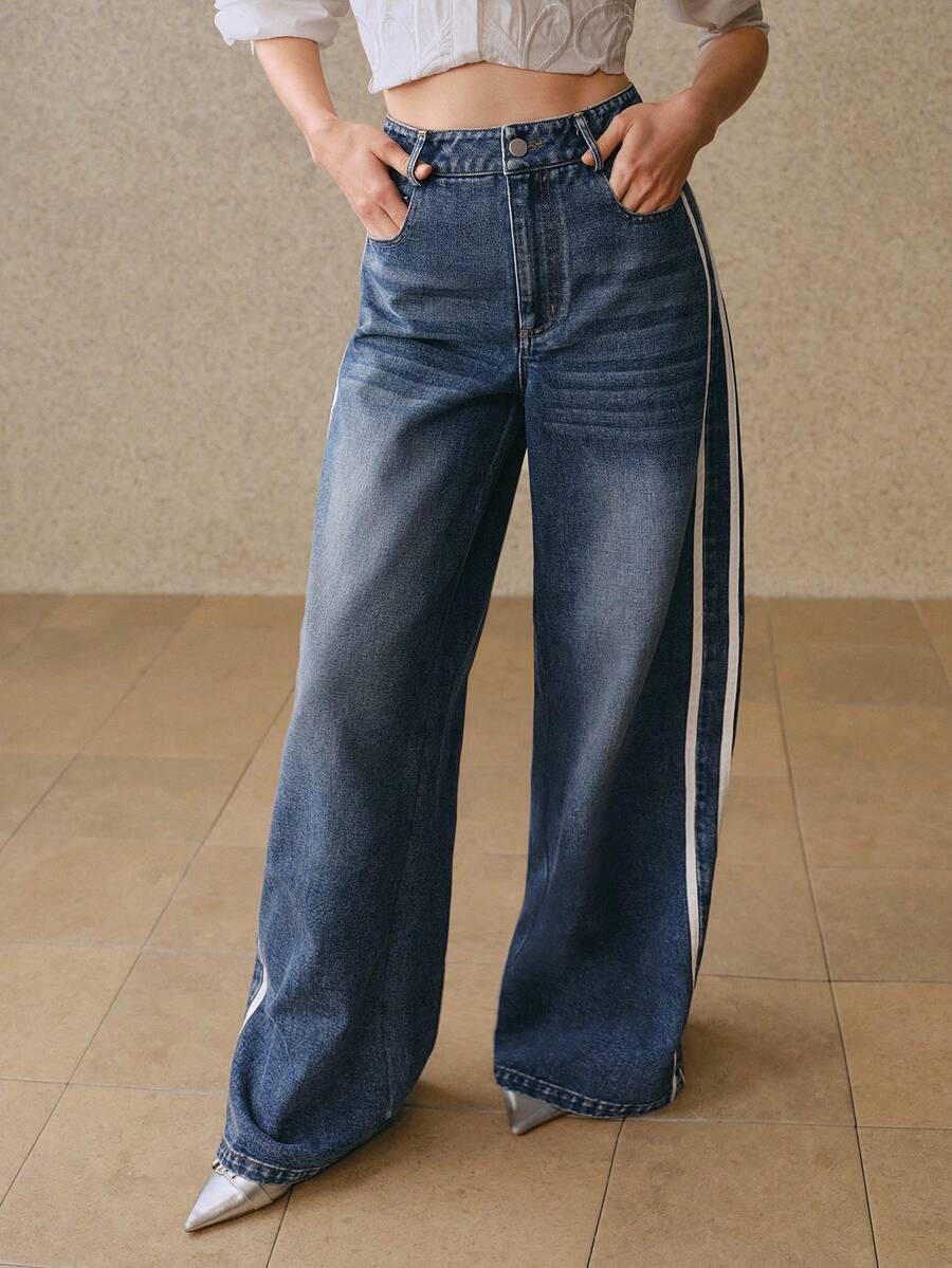 Anewsta 春季时尚蓝色牛仔裤，侧边饰有白色条纹织带，百搭女式牛仔裤 - 藍色 - 查看 1