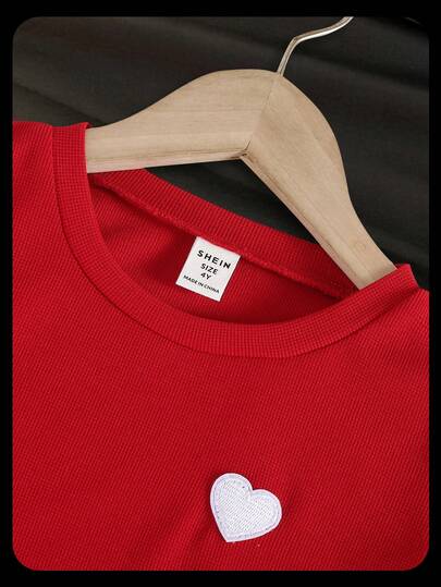 SHEIN Conjunto de camiseta de manga corta con bordado de corazón lindo para niñas, de moda y elegante, adecuado para uso casual, deportivo, al aire de vacaciones