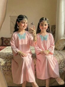 Vestido elegante con decoración de mariposa en el cuello para niñas preadolescentes, estilo tradicional del Medio Oriente - Multicolor - Ver 6