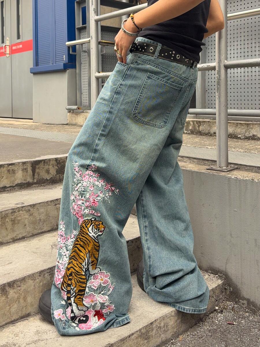 ROMWE MEN Men's Floral & Tiger Embroidery Pattern Loose Fit Jeans - Blue - View 1
